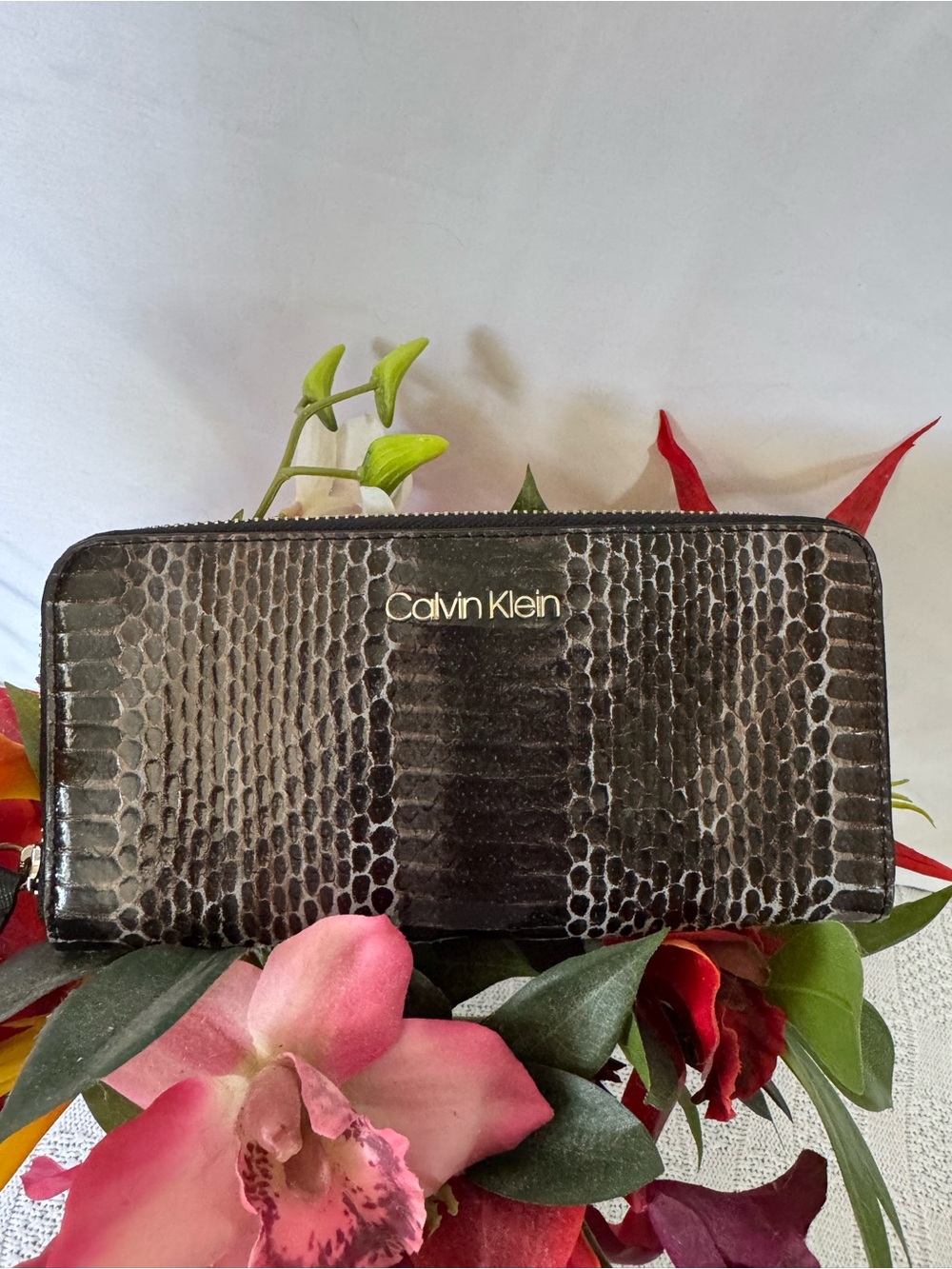 Calvin Klein NWOT python print long zip wallet